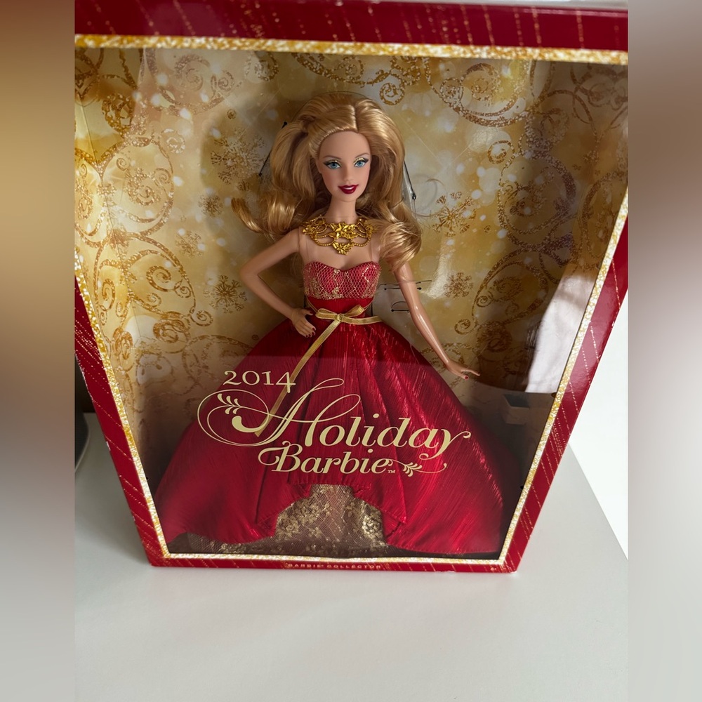 ✨Barbie✨ 2014 Holiday Barbie